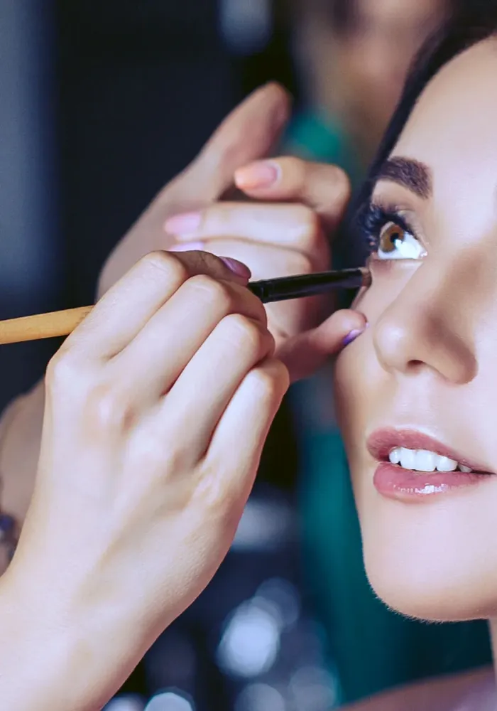 maquillage de mariage près de Certines